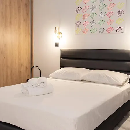 Apartment αthens Black & White Escape