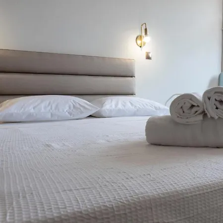 αthens Black & White Escape Apartment *