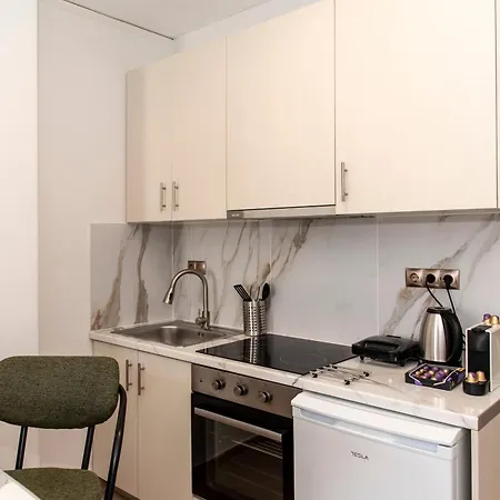 αthens Black & White Escape Apartment *